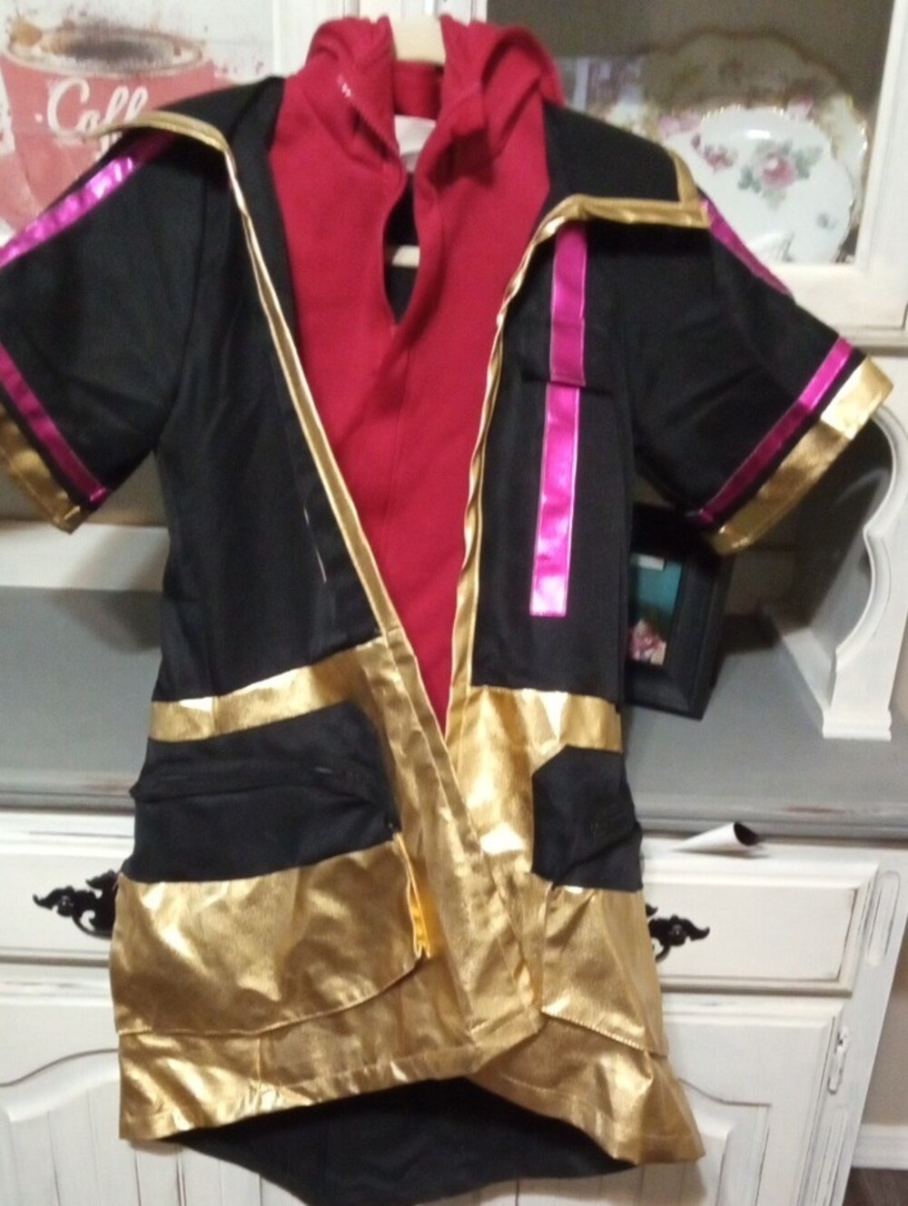 Spirit Kids Black Cape with Pink Panel and Gold Trim - Picture 5 of 5